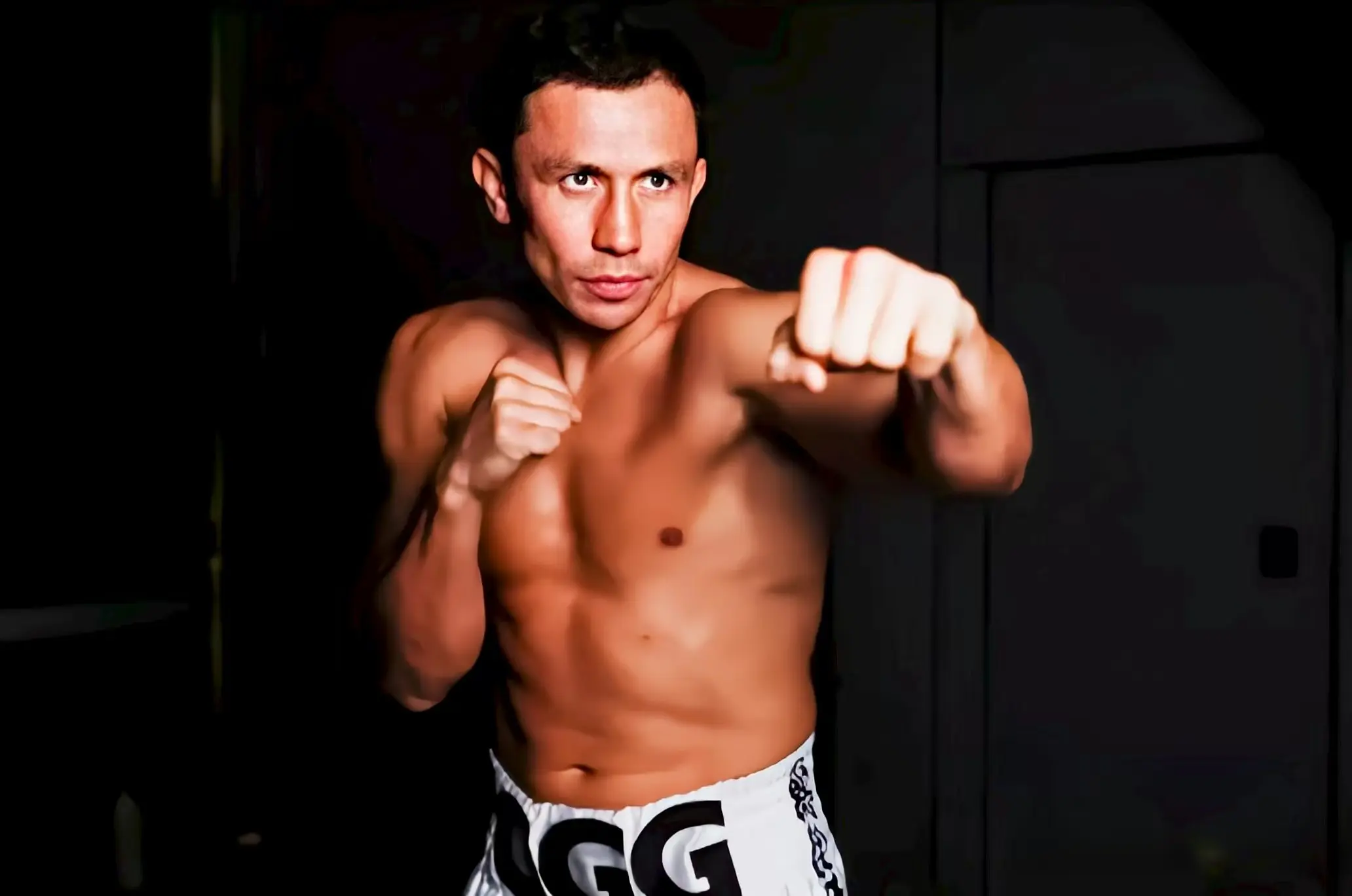 没有谁可以, AA, 磅没有机会