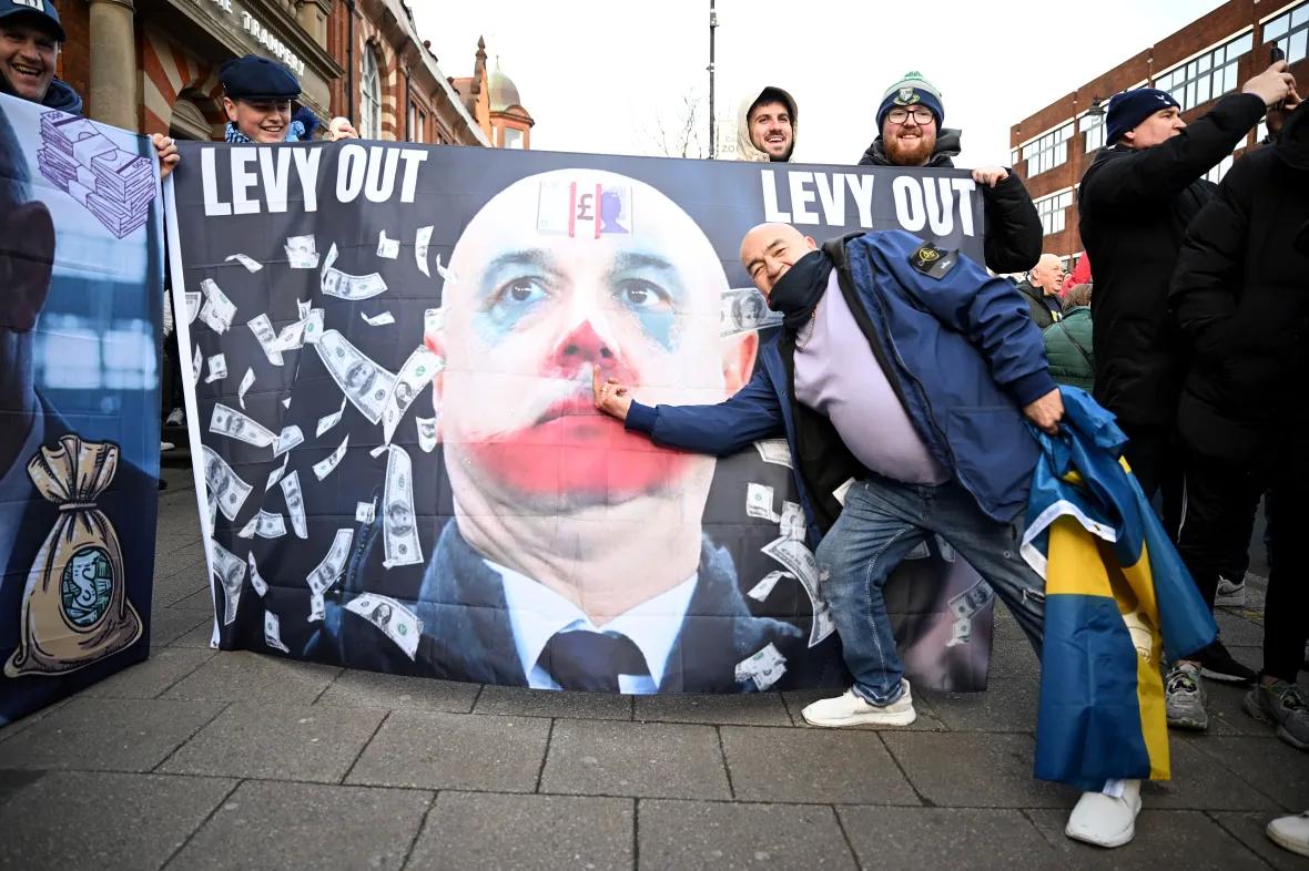 tt的报道, 查林顿将担, 但他强调自